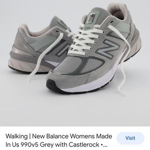 990v5 Sneaker in Grey
New Balance
